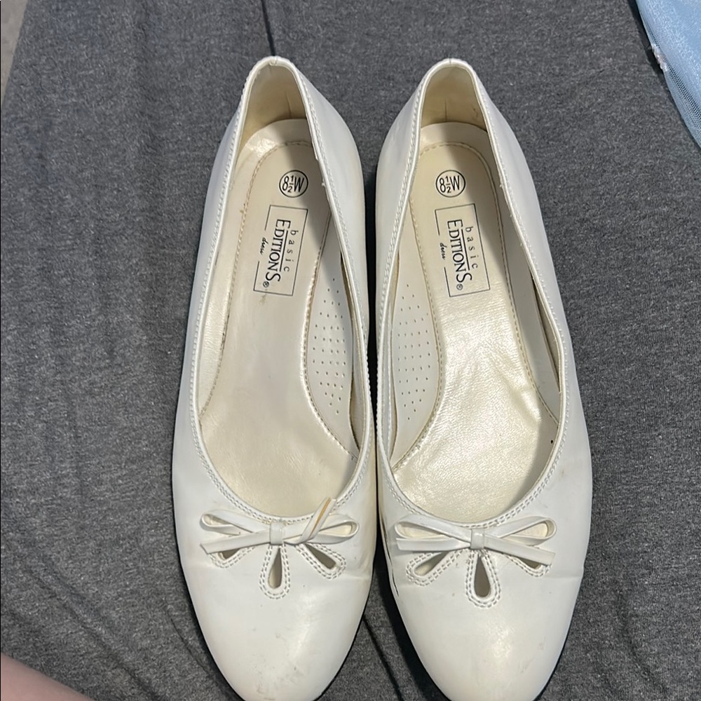 Basic Editions White Flats Timeless Design